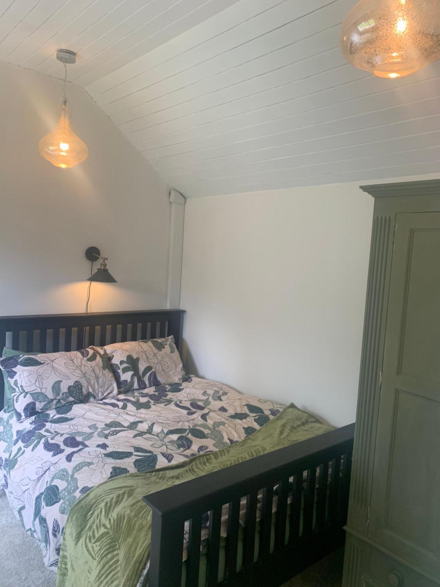 Newly Refurbished One Bedroom With Additional Sofa Bed Self Contained Flat In Garden Abbots Langley エクステリア 写真