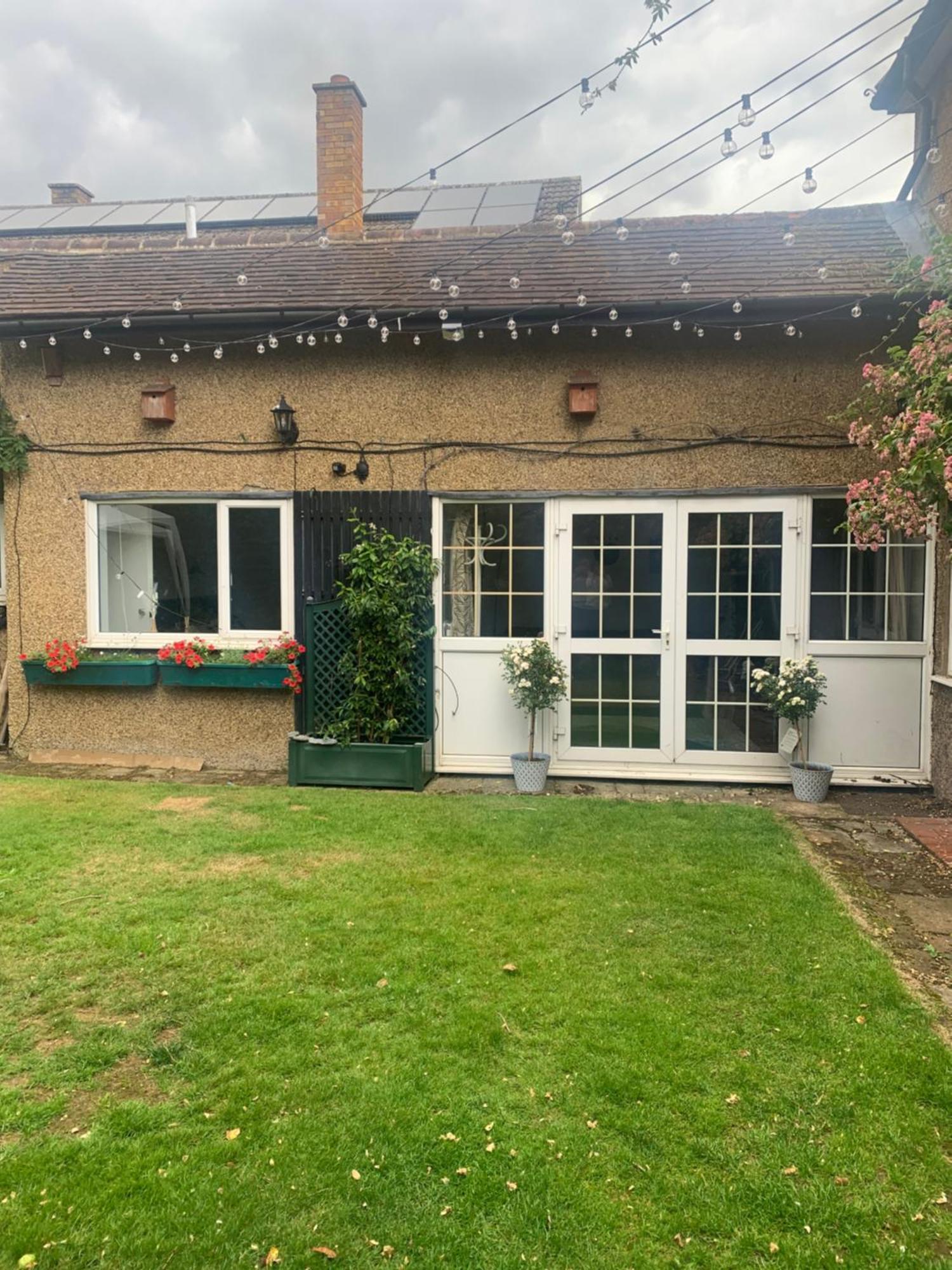 Newly Refurbished One Bedroom With Additional Sofa Bed Self Contained Flat In Garden Abbots Langley エクステリア 写真